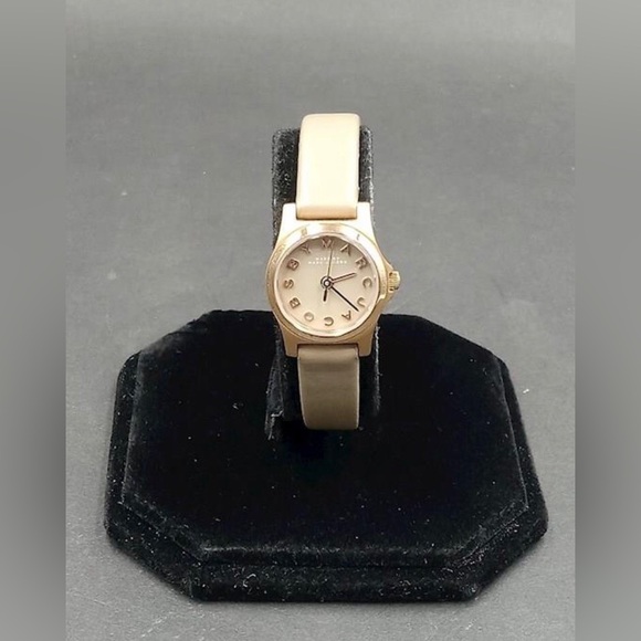 MARC JACOBS Henry Strap Dinky Gold Tone Watch - Picture 3 of 7